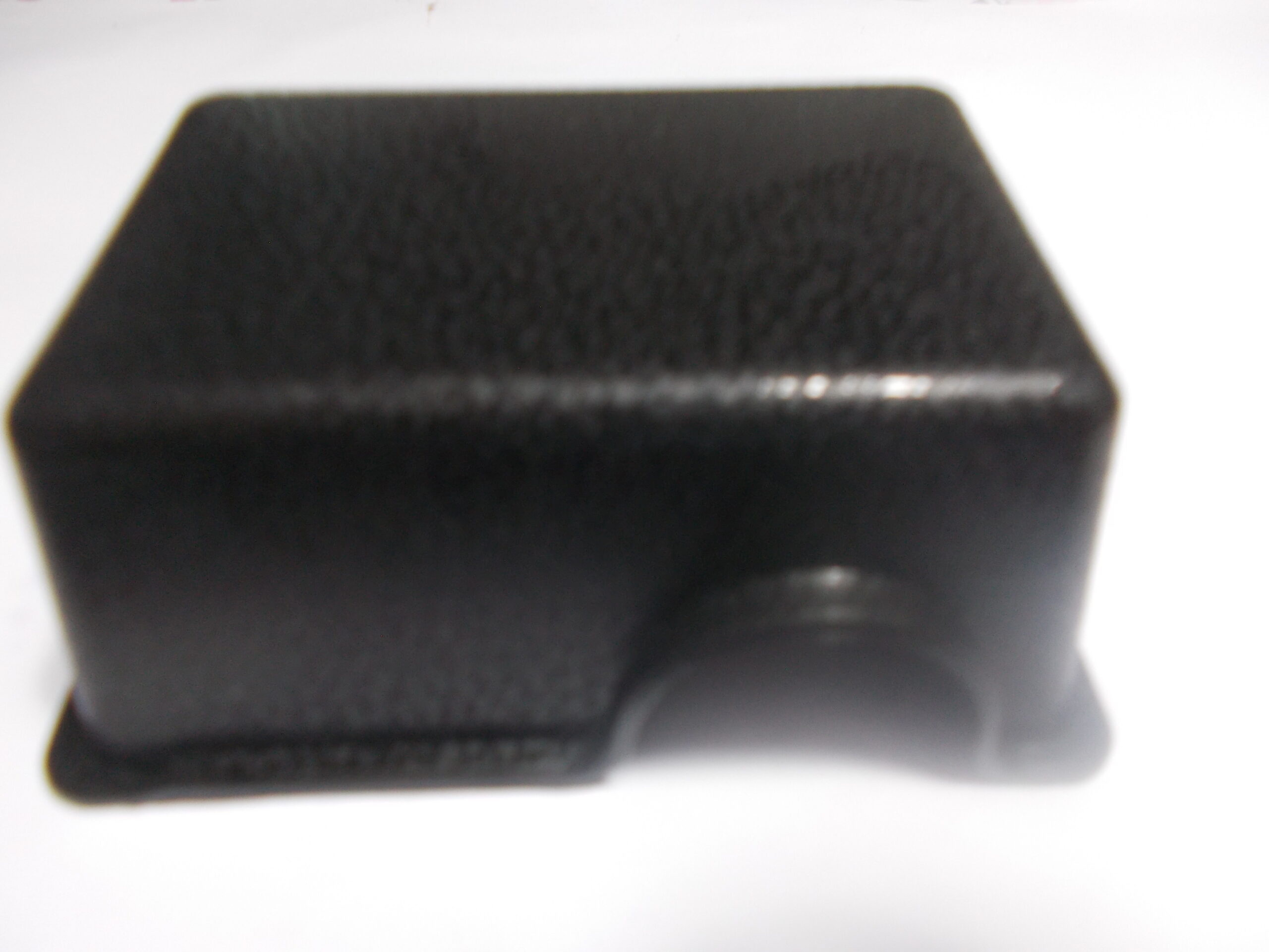 CACHETTE NOIRE POUR REPTILES 10 cm x 7 cm 4 cm