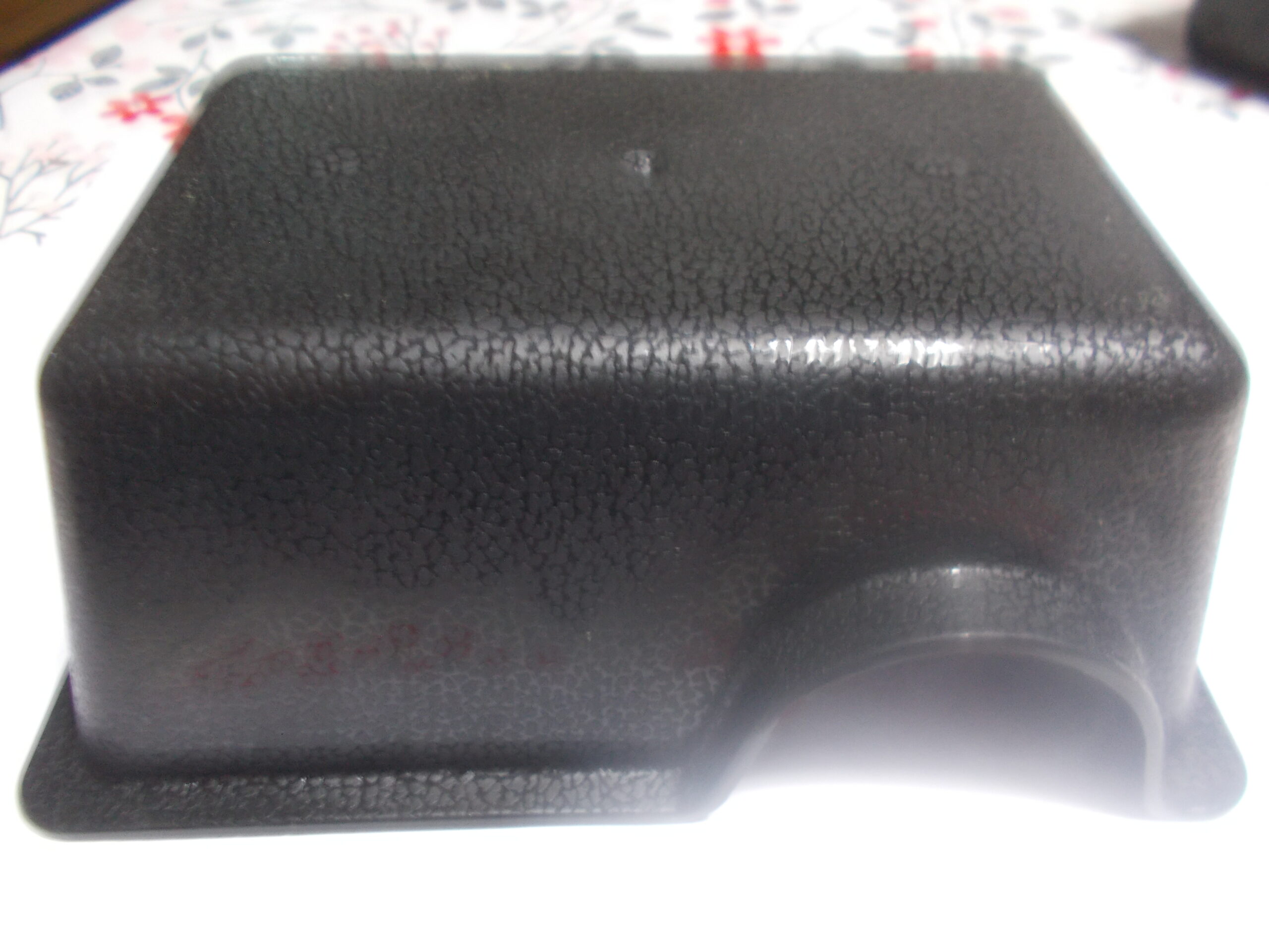 CACHETTE NOIRE POUR REPTILES 24 cm x 17 cm x 6 cm