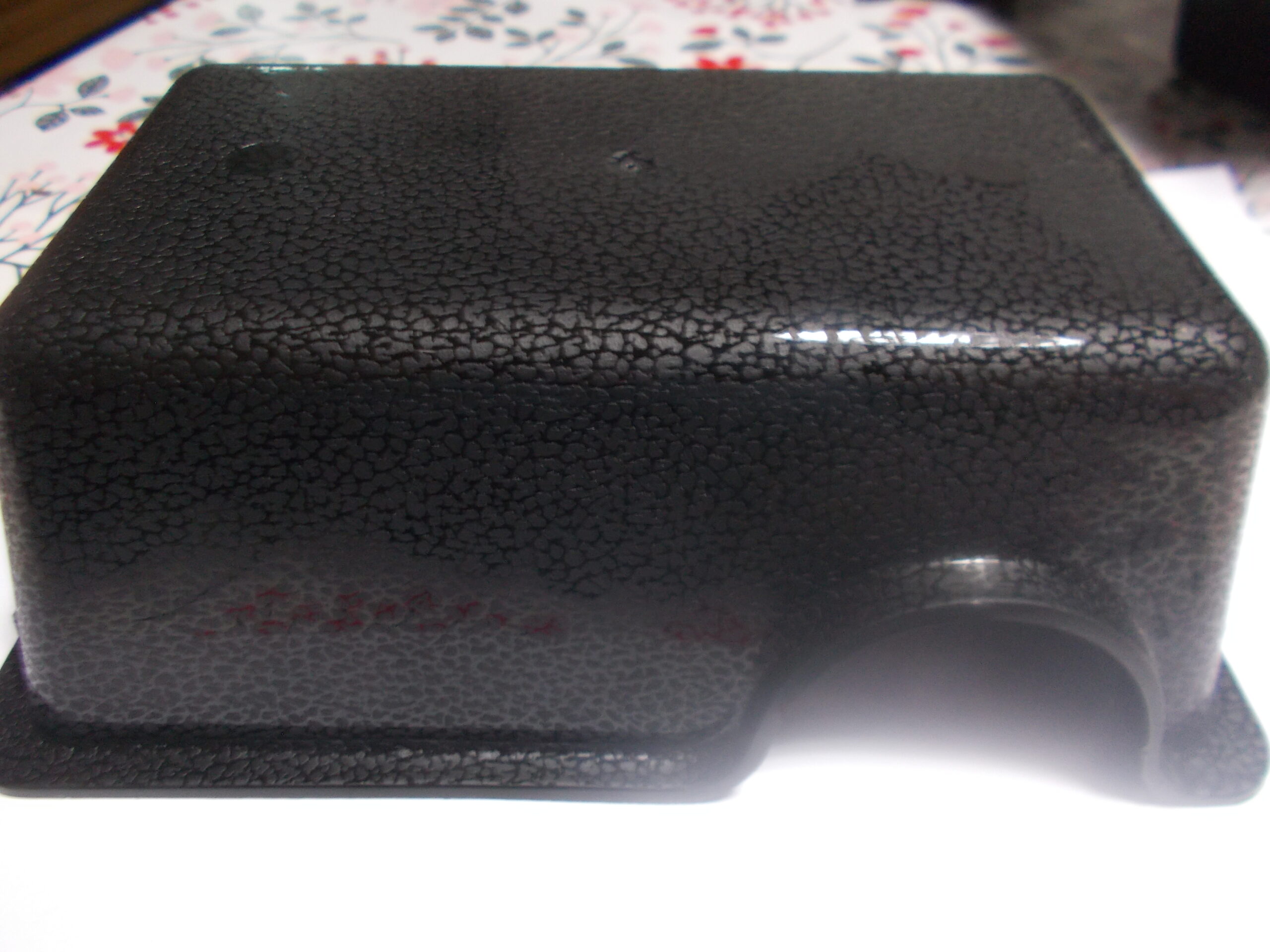 CACHETTE NOIRE POUR REPTILES 10 cm x 7 cm 4 cm – Image 4